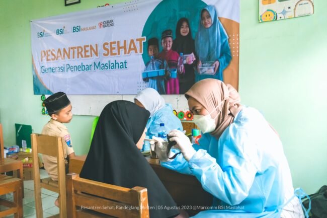BSI Maslahat Resmikan ‘Program Pesantren Sehat 2023’ di Pandeglang