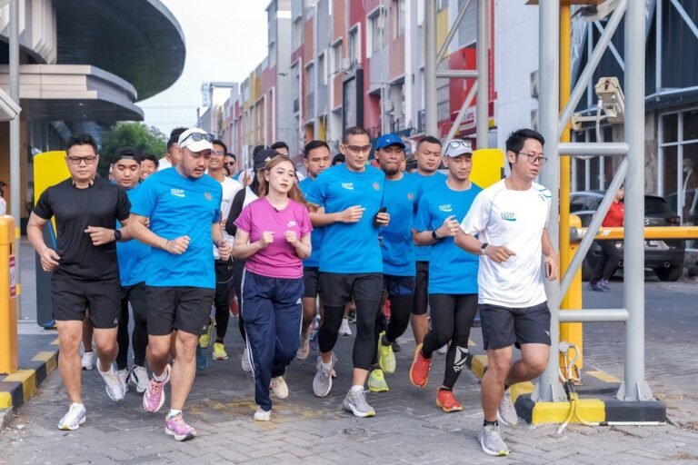 Menparekraf Ajak Komunitas Untuk Berlari Sambil Menikmati Wisata di Cirebon