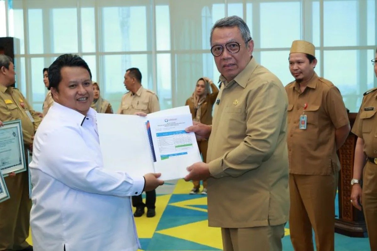 Walkot Tangsel: Enam OPD Terima Penghargaan dari Ombudsman Walkot Tangsel: Enam OPD Terima Penghargaan dari Ombudsman