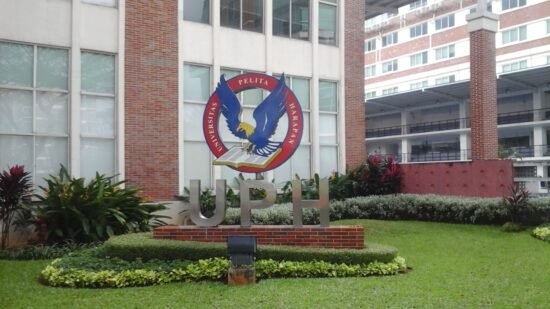 UPH Tangerang Raih Predikat Akreditasi Unggul dari BAN-PT