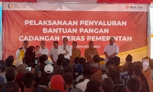 Presiden Jokowi Salurkan Bantuan Beras Kepada 22 Juta KPM di Serang