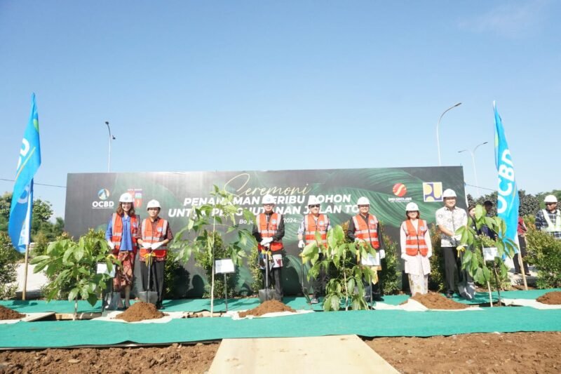 Kompensasi tebang 100 pohon, pengelola jalan tol BORR lakukan penanaman seribu pohon