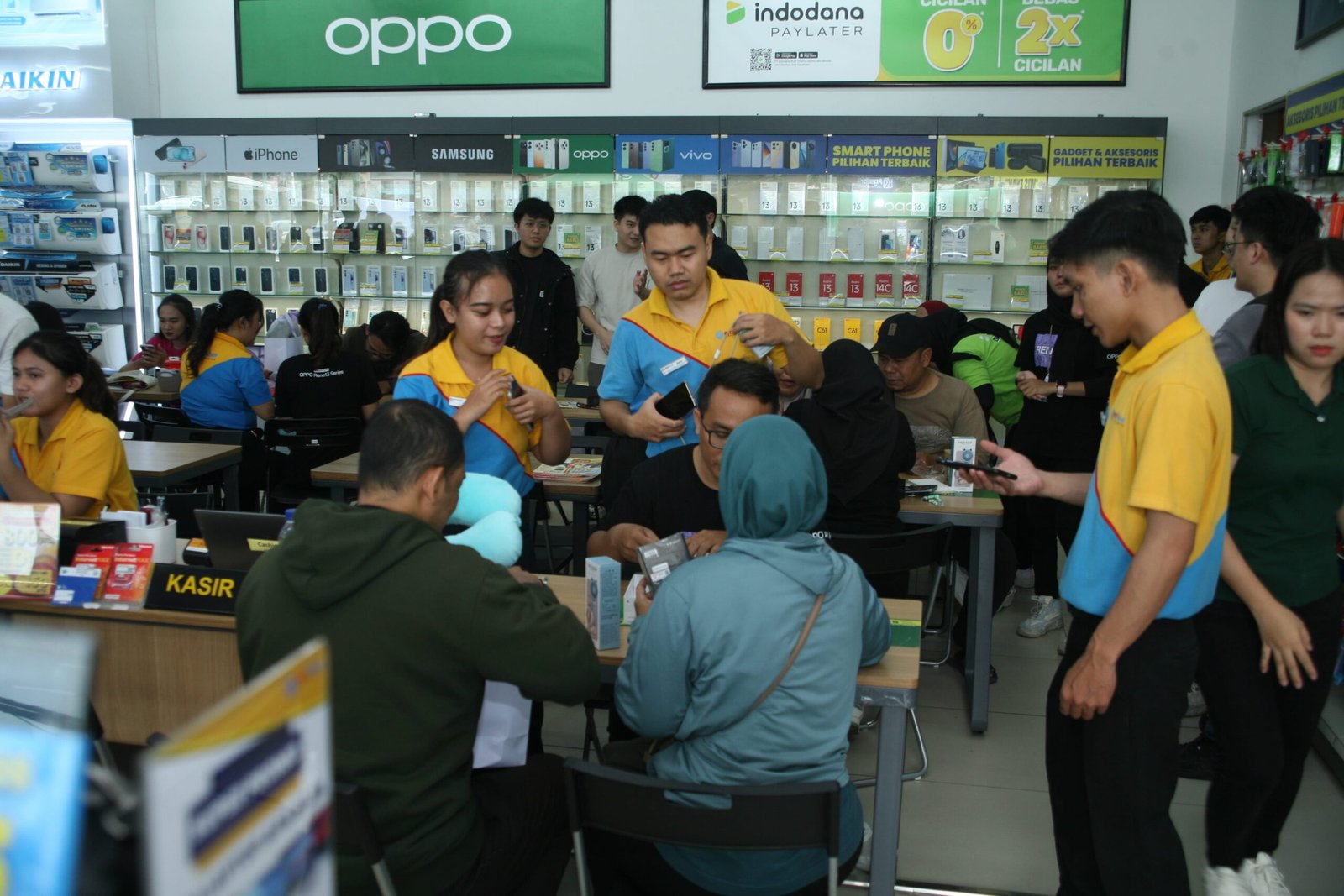 OPPO Reno 13 Series tersedia di 90 gerai Erablue OPPO Reno 13 Series tersedia di 90 gerai Erablue
