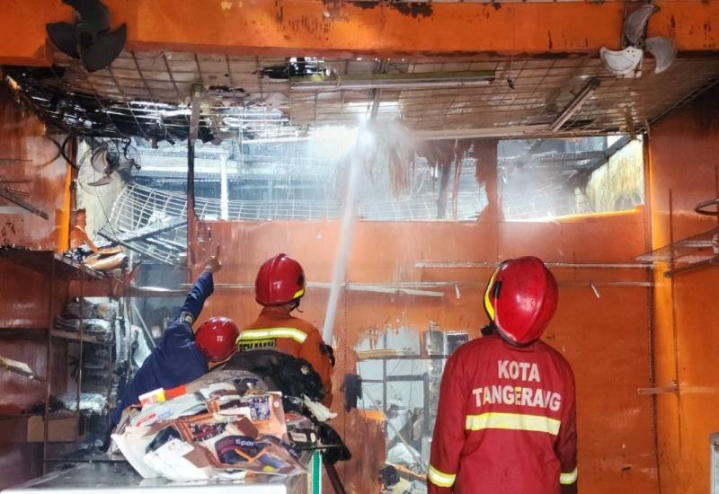 BPBD Kota Tangerang Tanggap Cepat Atasi Kebakaran Ruko di Nusa Jaya Karawaci BPBD Kota Tangerang Tanggap Cepat Atasi Kebakaran Ruko di Nusa Jaya Karawaci