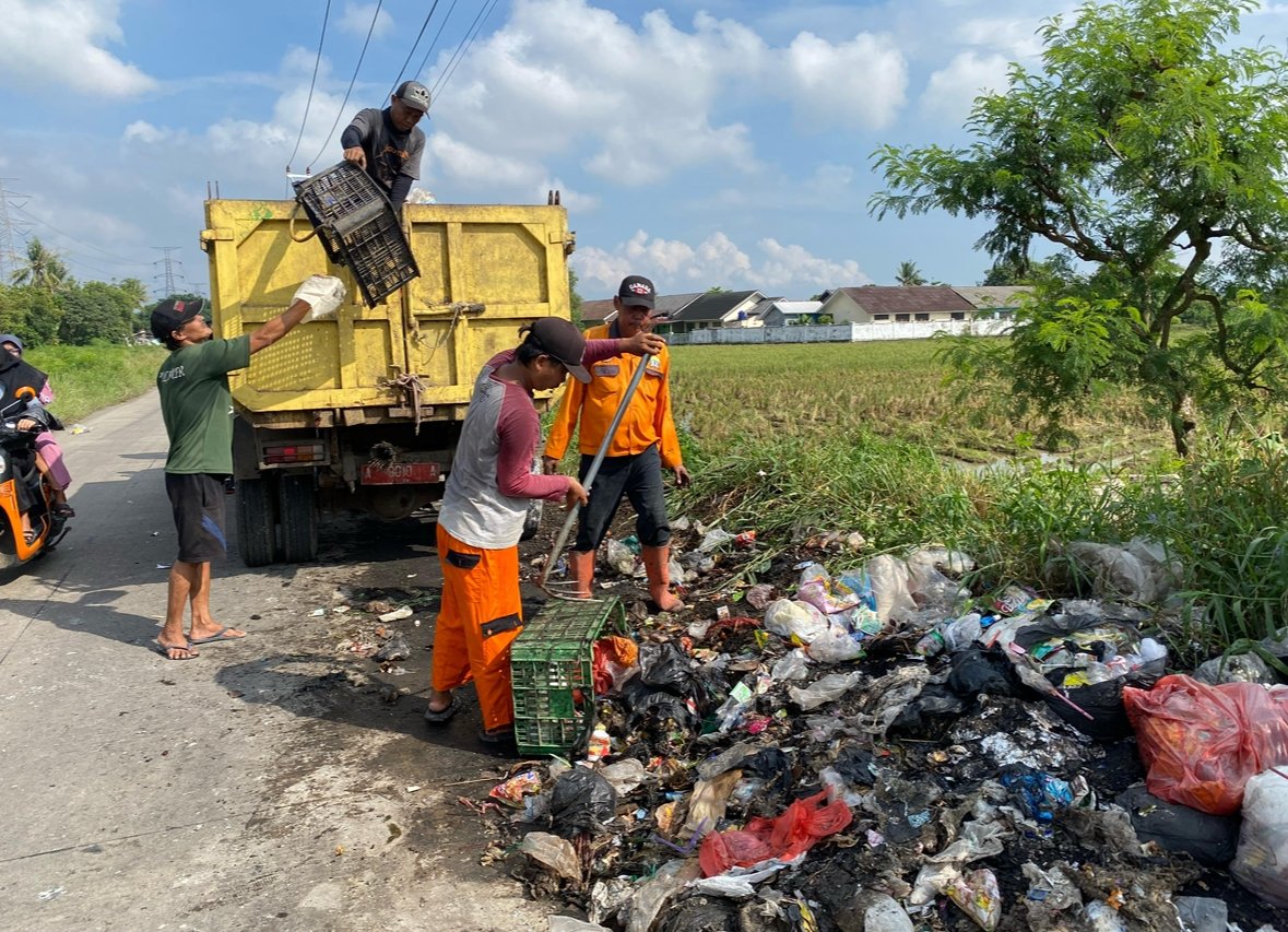 Wali Kota Serang Budi Rustandi Ajak Masyarakat Buat Jaga Lingkungan Serta Buang Sampah Pada Tempatnya