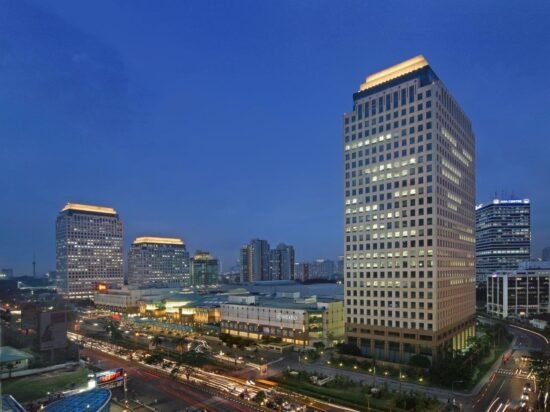 Maybank Indonesia Borong Dua Penghargaan Euromoney 2025