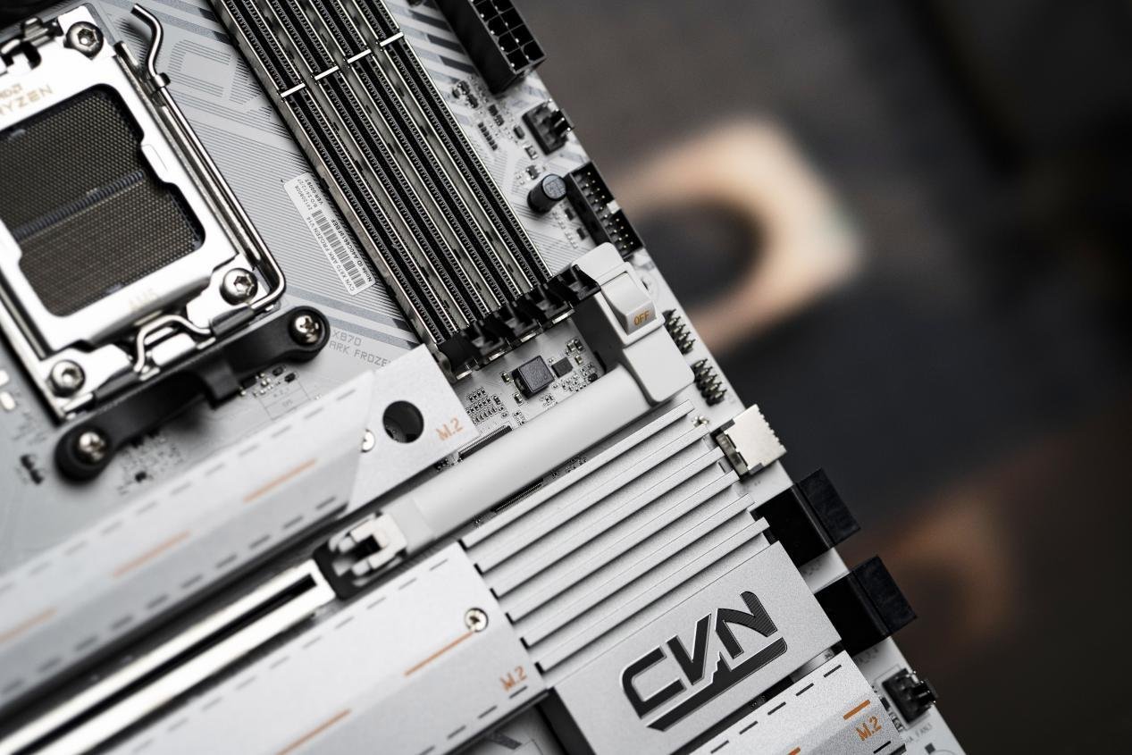 COLORFUL Mempersembahkan Motherboard CVN X870 ARK FROZEN untuk CPU AMD Ryzen 9000