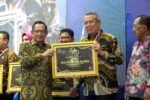 Pemkot Tangsel Raih Penghargaan Berkinerja Terbaik Penerapan SPM dari Kemendagri