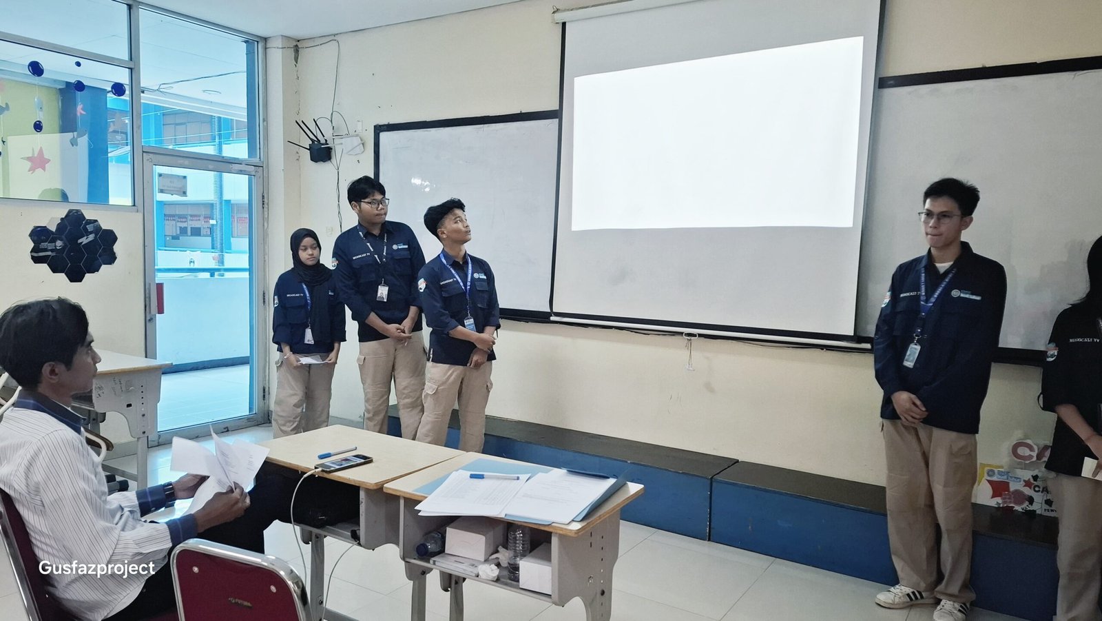 SMK Budi Luhur Gelar Sidang E-Magazine, Kepsek : Sidang Karya Bukan Akhir Perjalanan SMK Budi Luhur Gelar Sidang E-Magazine, Kepsek : Sidang Karya Bukan Akhir Perjalanan