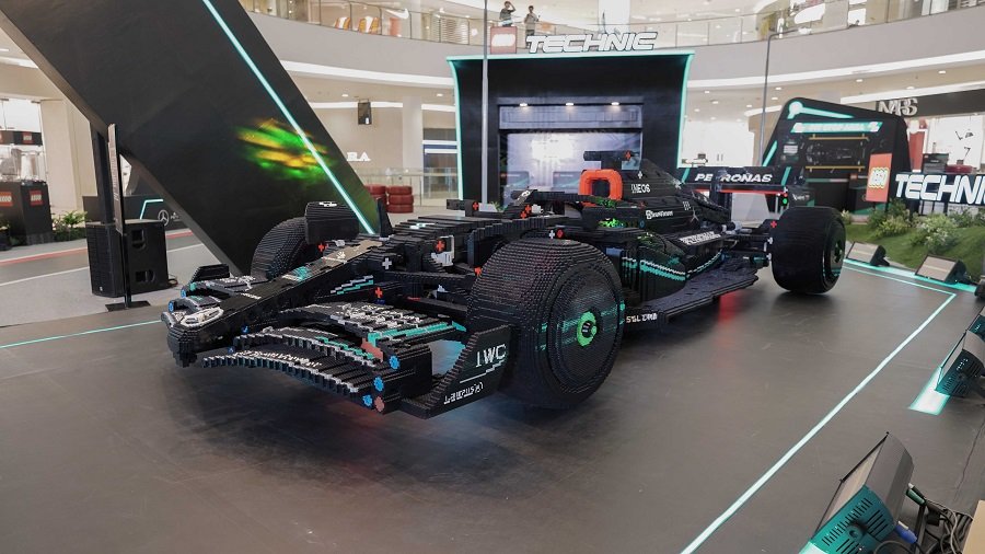 LEGO Hadirkan Sensasi Pit Stop Formula 1 di Jakarta Lewat Replika Mobil Balap Ukuran Asli! LEGO Hadirkan Sensasi Pit Stop Formula 1 di Jakarta Lewat Replika Mobil Balap Ukuran Asli!