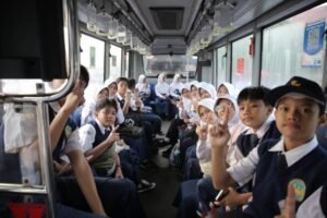 Bus Tayo dan Angkot Si Benteng Gratis Antar Anak Sekolah Kota Tangerang di Hari Pertama