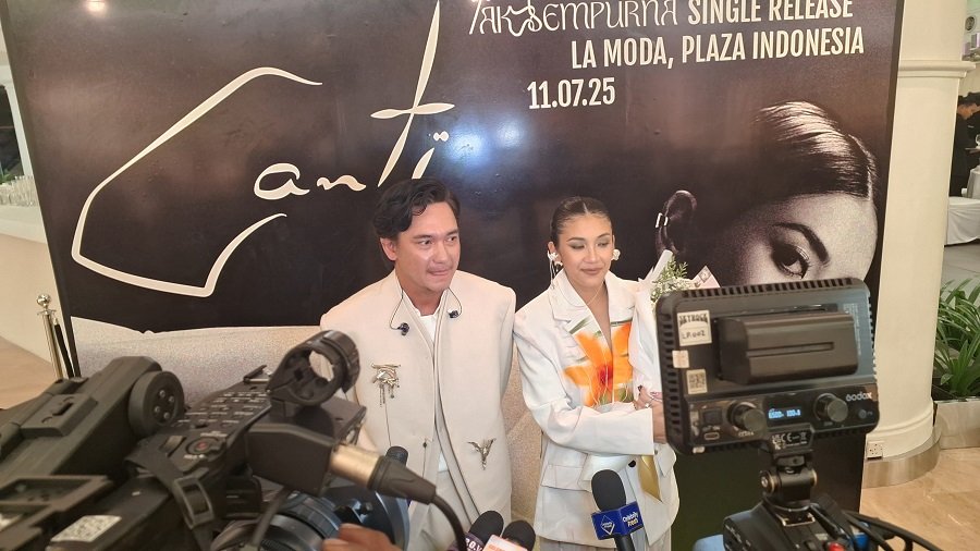 Canti dan Adipati Dolken Berkolaborasi di Single “Tak Sempurna” Canti dan Adipati Dolken Berkolaborasi di Single “Tak Sempurna”