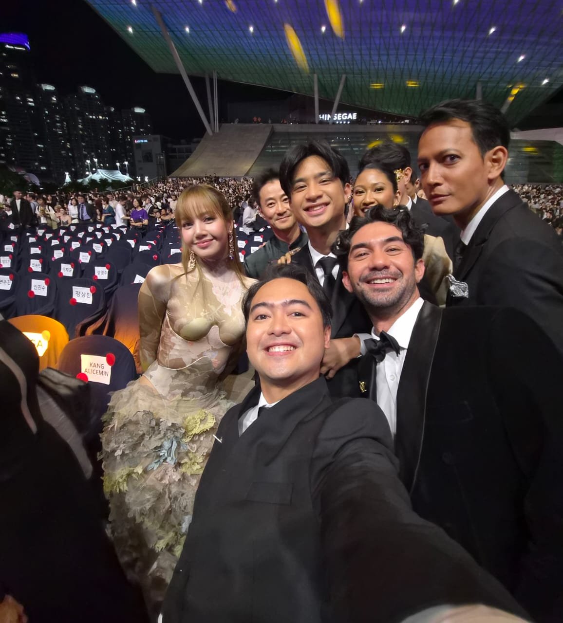 Intip Keseruan Film Pangku di Busan Film Festival 2025 dari Momen Red Carpet hingga Bertemu Lisa BLACKPINK