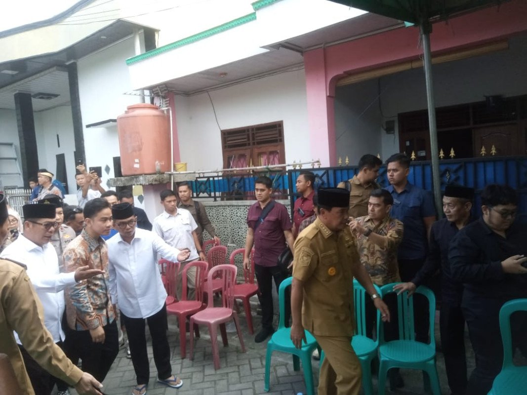Gubernur Banten Andra Soni Kunjungi Keluarga Andika Lutfi Falah Sampaikan Belasungkawa Gubernur Banten Andra Soni Kunjungi Keluarga Andika Lutfi Falah Sampaikan Belasungkawa