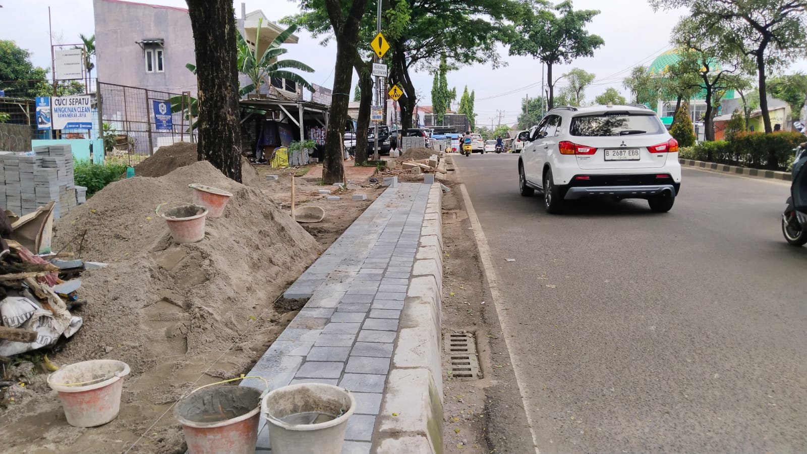 Trotoar Ciater Tangsel Berevolusi Jadi Nyaman dan Aman
