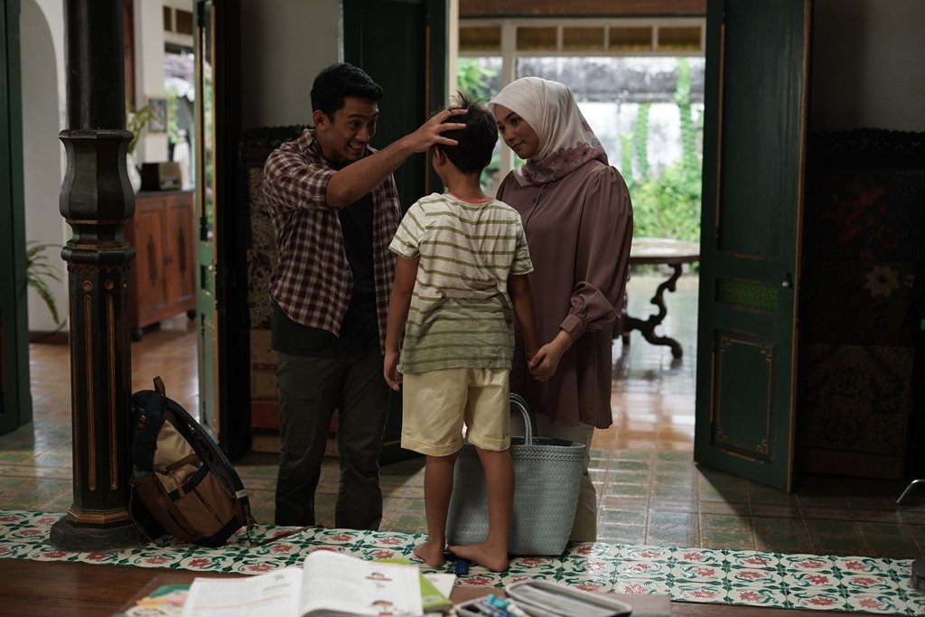 Tim Ibu Kandung atau Tim Ibu yang Membesarkan? Air Mata di Ujung Sajadah (AMDUS) 2 Rilis Trailer Baru yang Bikin Hati Terbelah