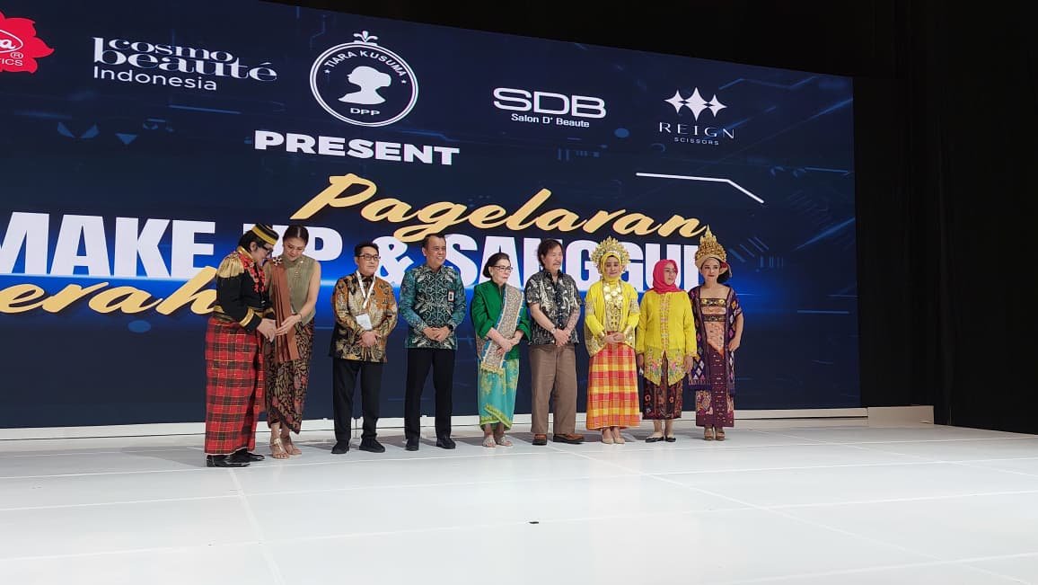Tiara Kusuma Angkat Keindahan Budaya Lewat Pagelaran Makeup dan Sanggul Daerah di Cosmobeauté 2025