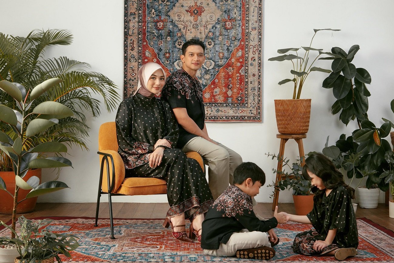 Sambut Lebaran 2026, Manzone x Minimal Rilis Sarimbit Eksklusif Bersama Rezky Aditya dan Citra Kirana Sambut Lebaran 2026, Manzone x Minimal Rilis Sarimbit Eksklusif Bersama Rezky Aditya dan Citra Kirana