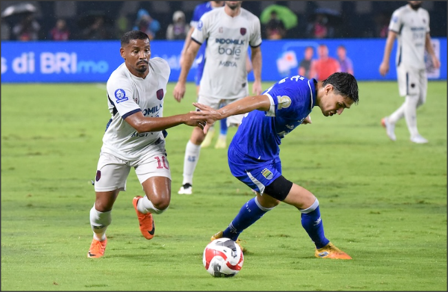 Persita Tumbang Tipis dari Persib Persita Tumbang Tipis dari Persib