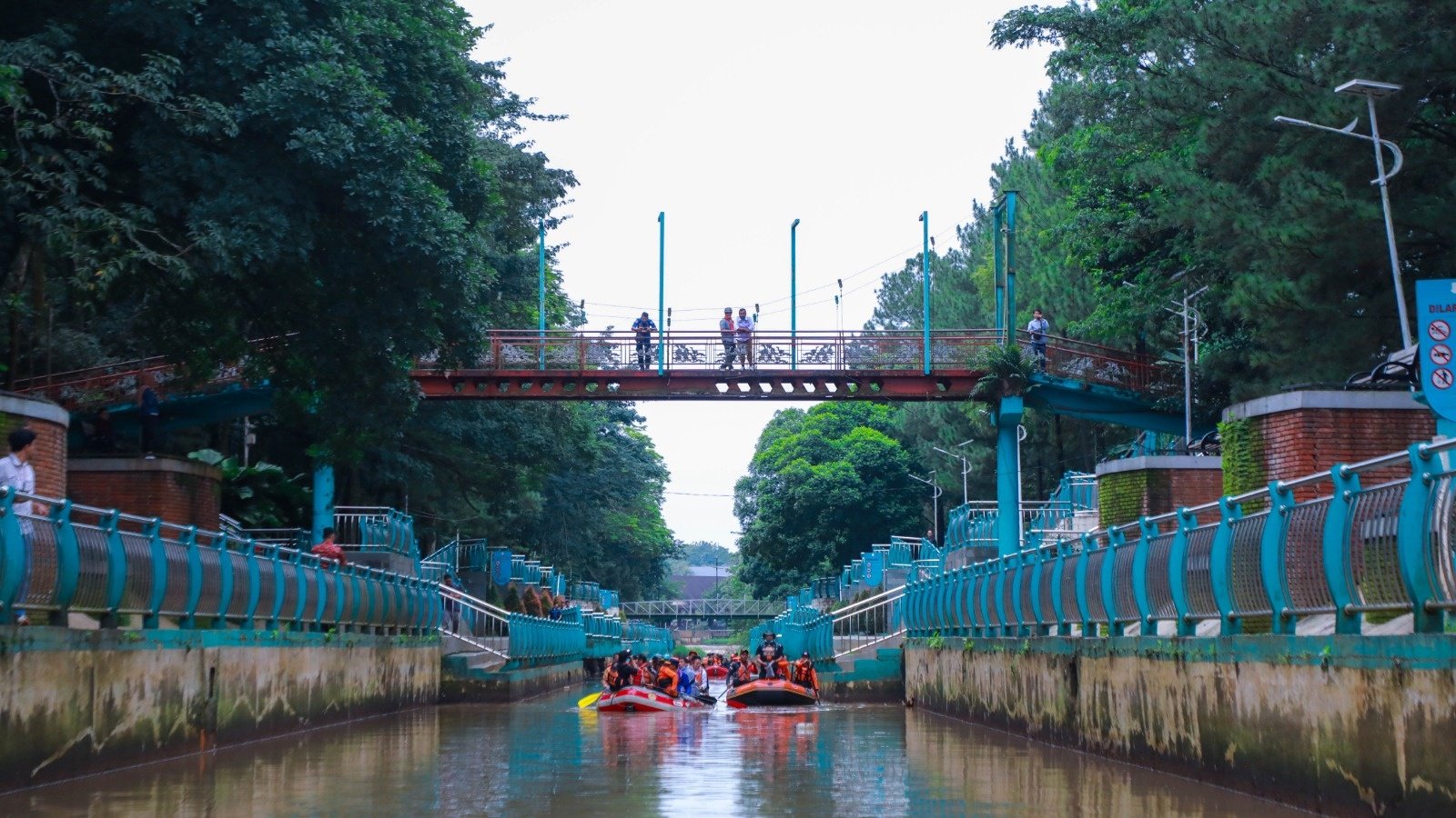Aksi Lingkungan di Tangsel! 10 Ribu Liter Ecoenzyme Dituangkan ke Sungai Jaletreng Aksi Lingkungan di Tangsel! 10 Ribu Liter Ecoenzyme Dituangkan ke Sungai Jaletreng