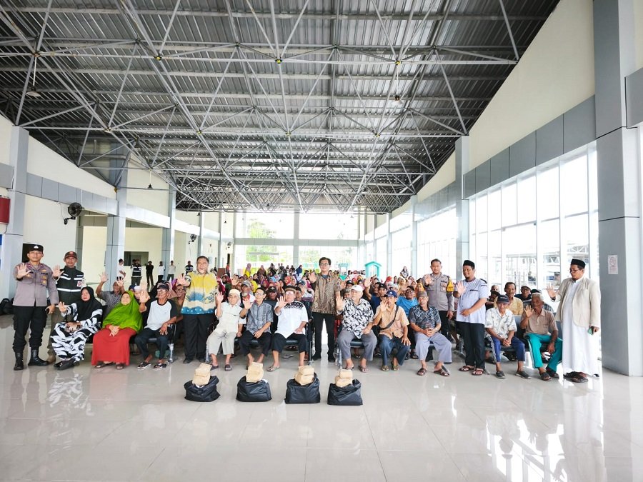 The Antheia Project Salurkan 243 Paket Sembako untuk Warga Kelurahan Pulau Tidung