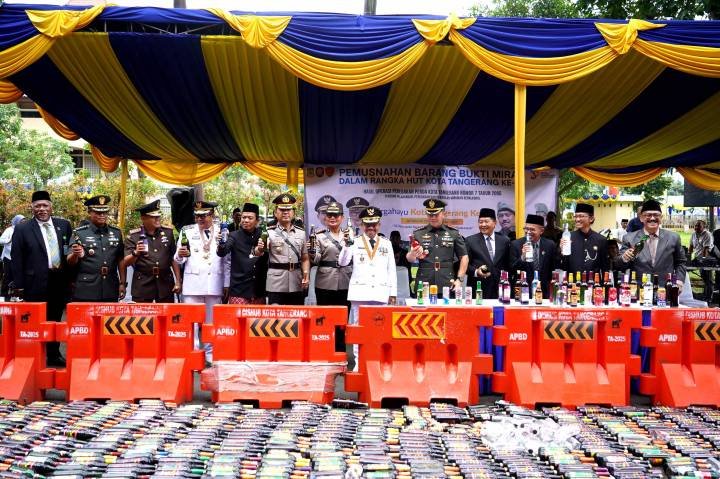 Pemkot Tangerang Musnahkan 1.128 Botol Miras