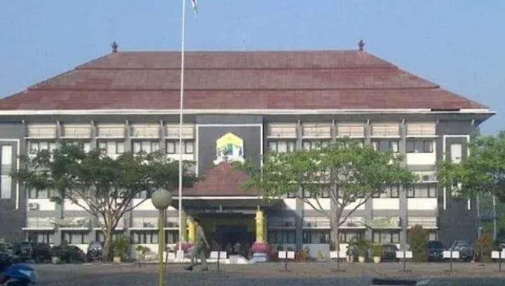 DLH Kota Serang Hijaukan Ruang Publik