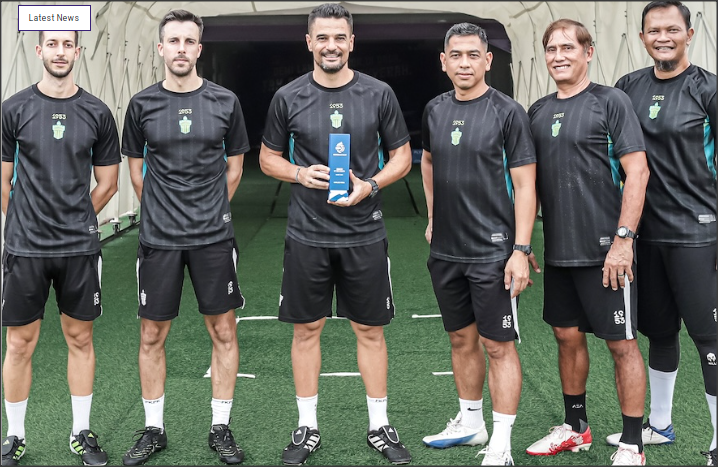 Carlos Pena Raih Penghargaan Best Coach of The Month BRI Super League 2025/26 Maret 2026