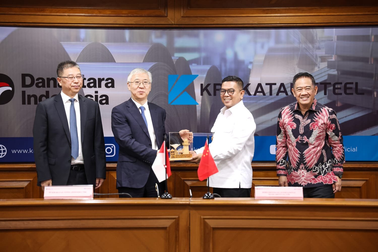 Raksasa Baja Tiongkok Bidik Investasi di Banten Raksasa Baja Tiongkok Bidik Investasi di Banten