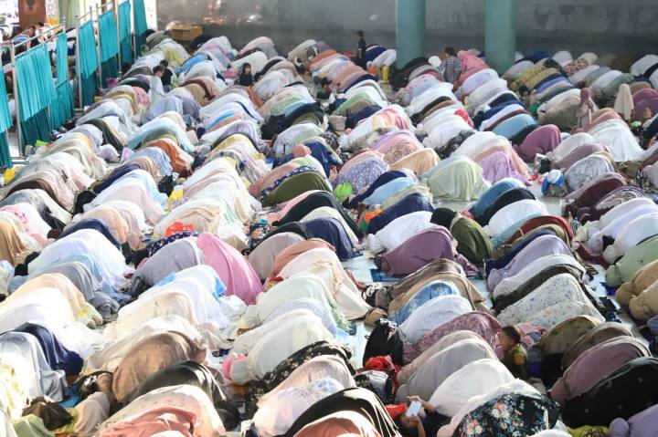 Hewan Kurban Disalurkan ke 13 Kecamatan Usai Salat Iduladha di Masjid Al-A’zhom