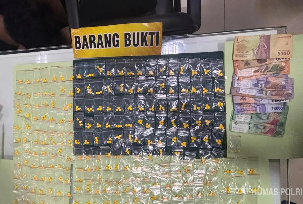 Polisi Bekuk Dua Pelaku Kepemilikan Ratusan Butir Obat Keras Ilegal di Tangerang Polisi Bekuk Dua Pelaku Kepemilikan Ratusan Butir Obat Keras Ilegal di Tangerang