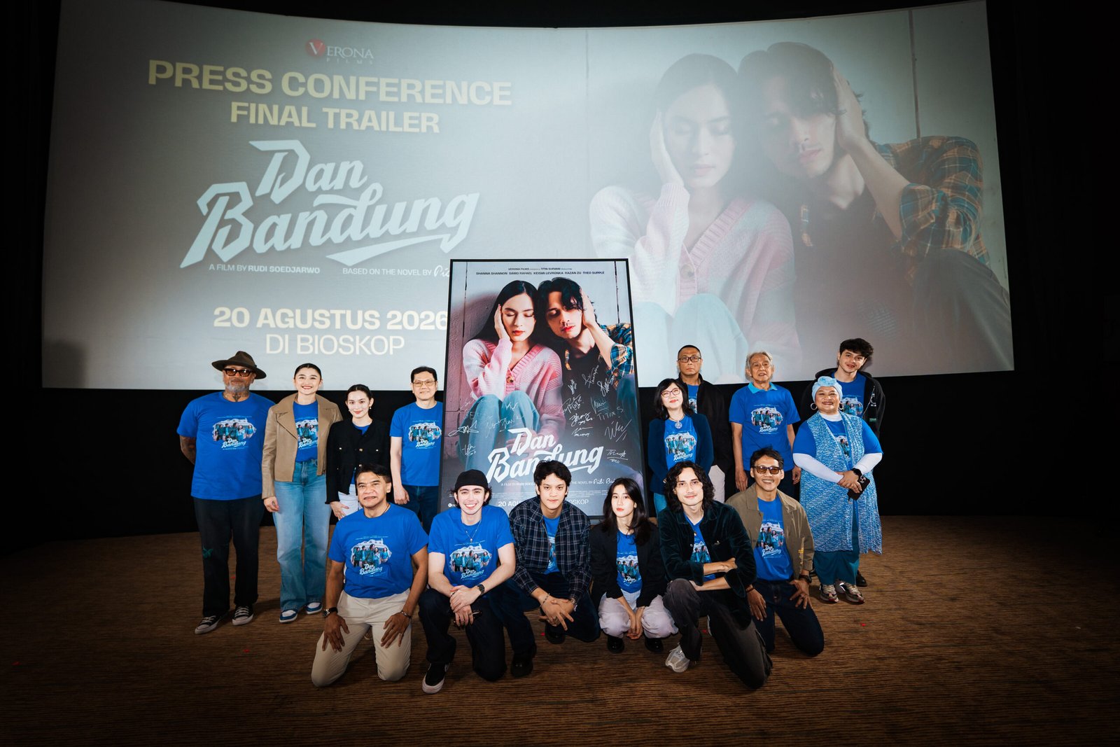 Rilis Final Trailer, Film Dan Bandung Kisah Perjuangan Cinta Karya Pidi Baiq dan Arahan Rudi Soedjarwo, Siap Mengaduk Emosi Penonton Rilis Final Trailer, Film Dan Bandung Kisah Perjuangan Cinta Karya Pidi Baiq dan Arahan Rudi Soedjarwo, Siap Mengaduk Emosi Penonton