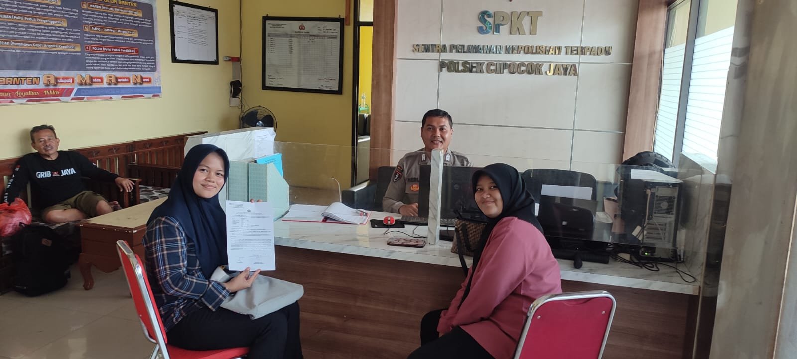 Polsek Cipocok Jaya Layani Pembuatan Surat Kehilangan Gratis untuk Masyarakat Polsek Cipocok Jaya Layani Pembuatan Surat Kehilangan Gratis untuk Masyarakat