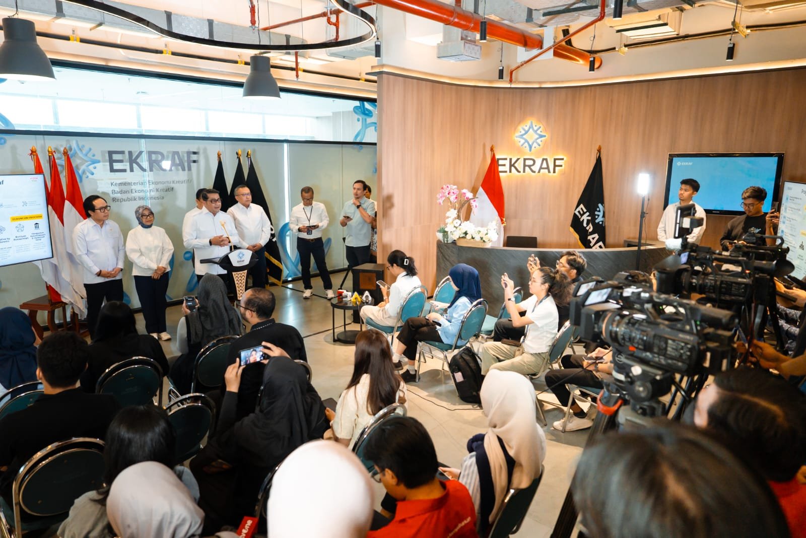 Rindekraf 2026-2045 Optimalkan Daerah Jadikan Ekraf ‘The New Engine of Growth’ Rindekraf 2026-2045 Optimalkan Daerah Jadikan Ekraf ‘The New Engine of Growth’
