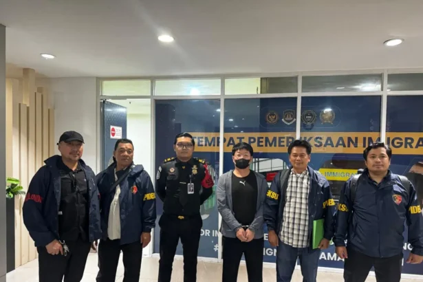 Penyelundupan Ponsel Bekas